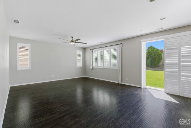 23 White Alder Drive, Bakersfield, CA 93314