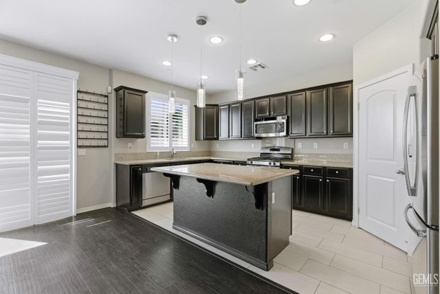 23 White Alder Drive, Bakersfield, CA 93314