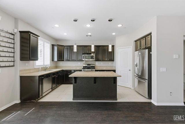 23 White Alder Drive, Bakersfield, CA 93314