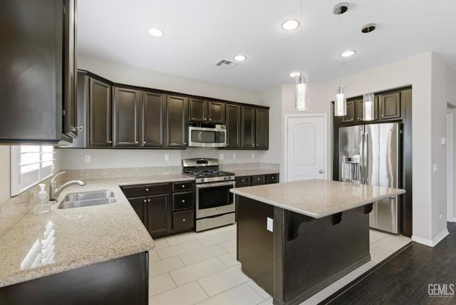23 White Alder Drive, Bakersfield, CA 93314