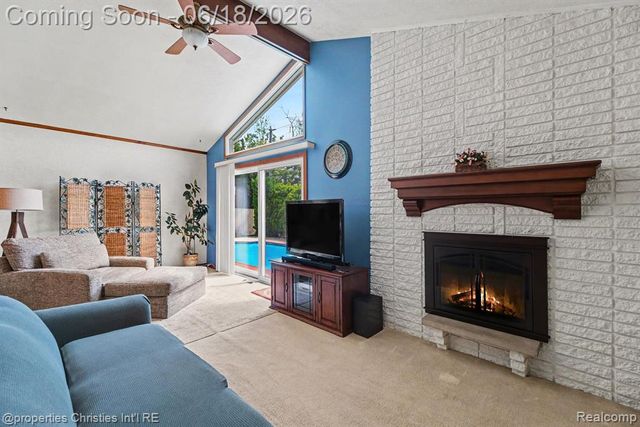 32916 Cambridge Drive, Warren, MI 48093