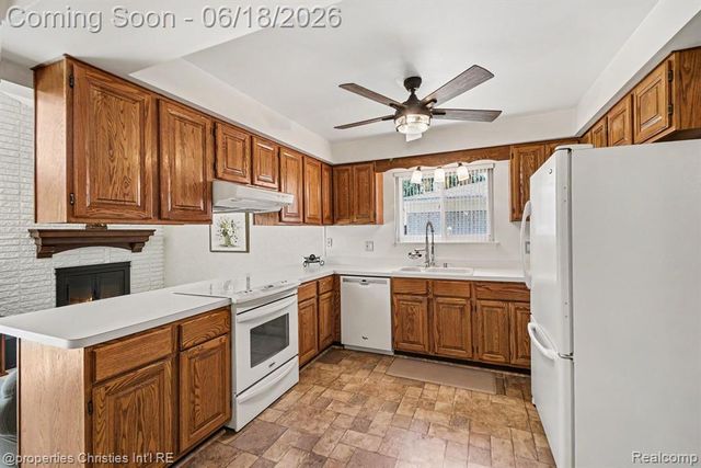 32916 Cambridge Drive, Warren, MI 48093