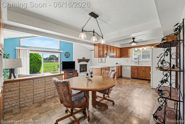32916 Cambridge Drive, Warren, MI 48093