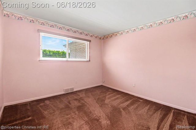32916 Cambridge Drive, Warren, MI 48093
