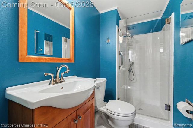 32916 Cambridge Drive, Warren, MI 48093