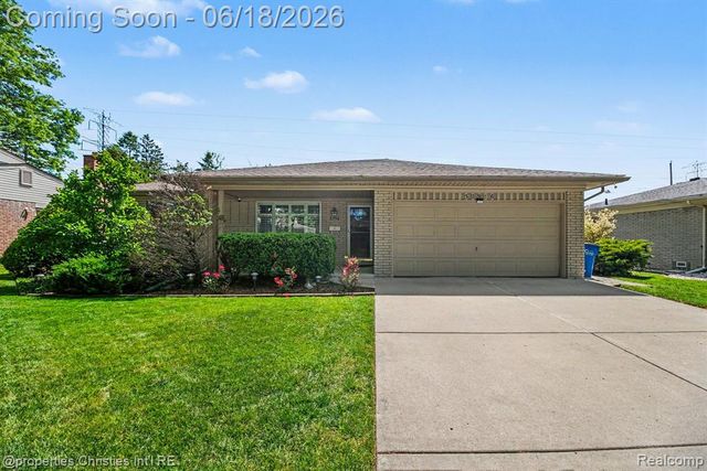 32916 Cambridge Drive, Warren, MI 48093