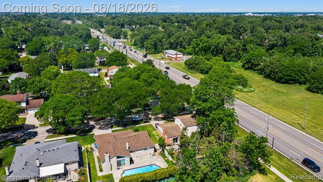 32916 Cambridge Drive, Warren, MI 48093