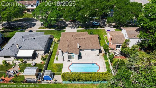32916 Cambridge Drive, Warren, MI 48093