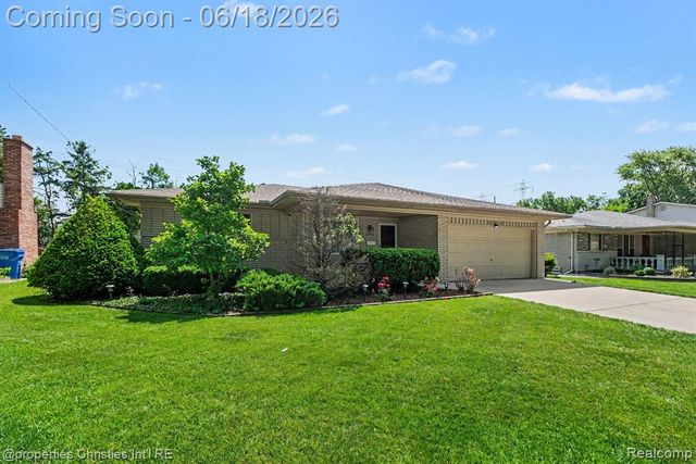 32916 Cambridge Drive, Warren, MI 48093