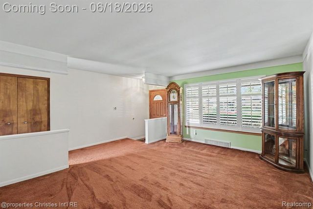 32916 Cambridge Drive, Warren, MI 48093