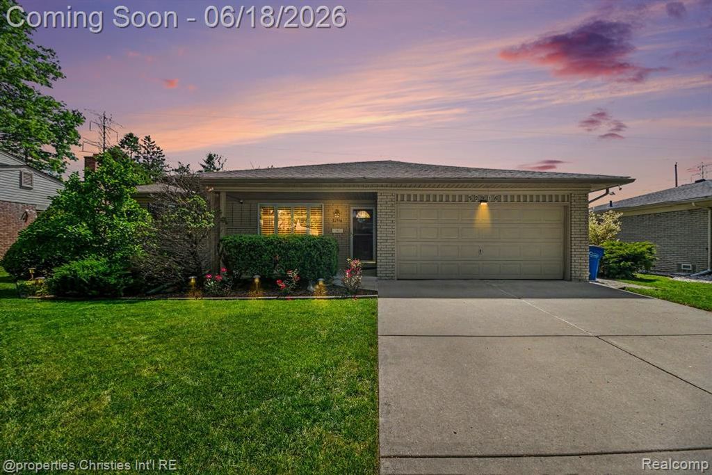 32916 Cambridge Drive, Warren, MI 48093