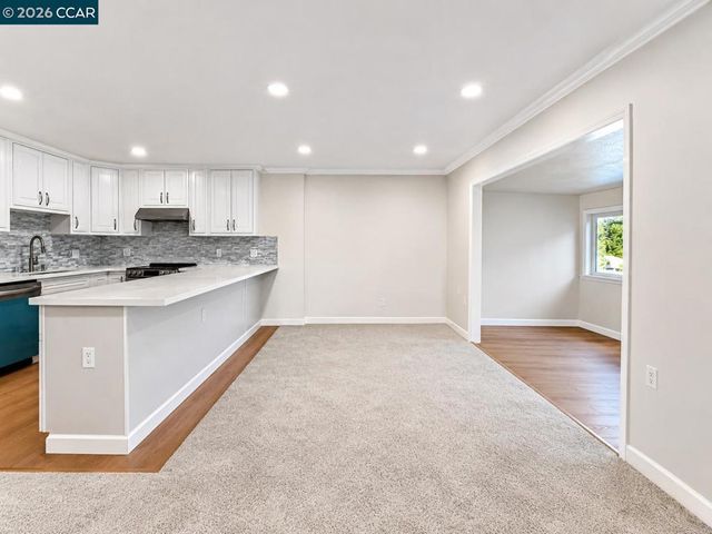 1208 Skycrest Drive 5, Walnut Creek, CA 94595