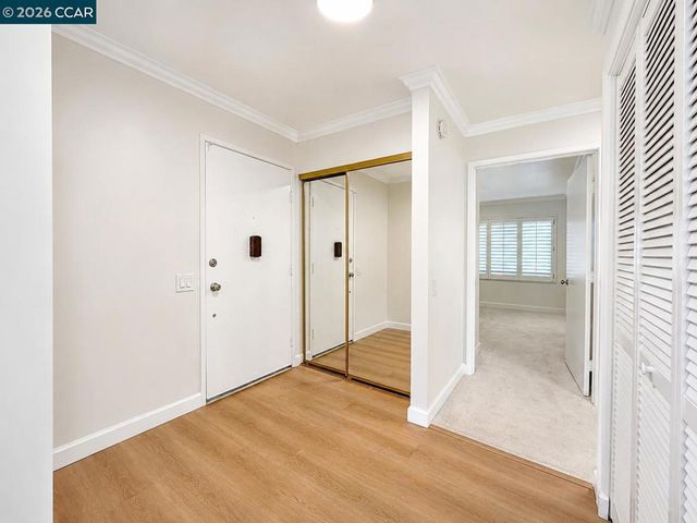 1208 Skycrest Drive 5, Walnut Creek, CA 94595