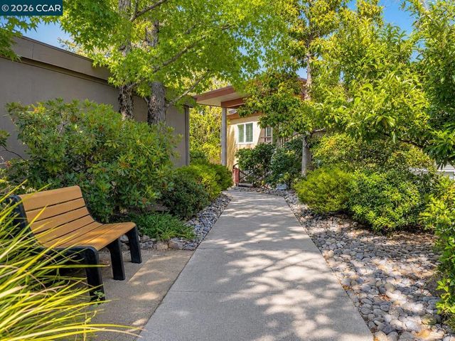 1208 Skycrest Drive 5, Walnut Creek, CA 94595