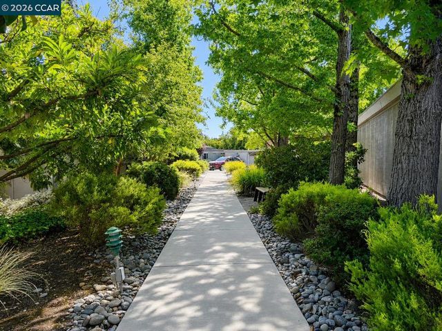 1208 Skycrest Drive 5, Walnut Creek, CA 94595