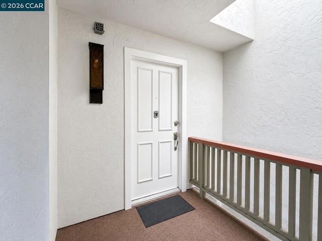1208 Skycrest Drive 5, Walnut Creek, CA 94595