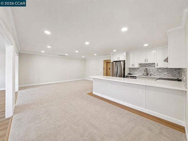 1208 Skycrest Drive 5, Walnut Creek, CA 94595