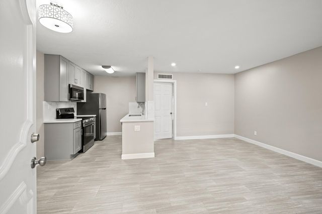 2201 Fountain View Drive 25, Houston, TX 77057