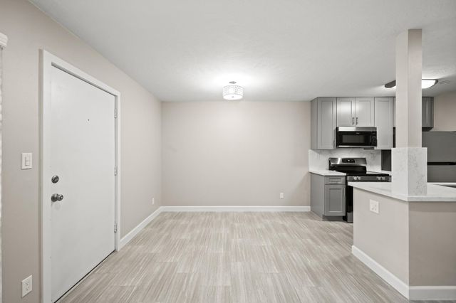 2201 Fountain View Drive 25, Houston, TX 77057