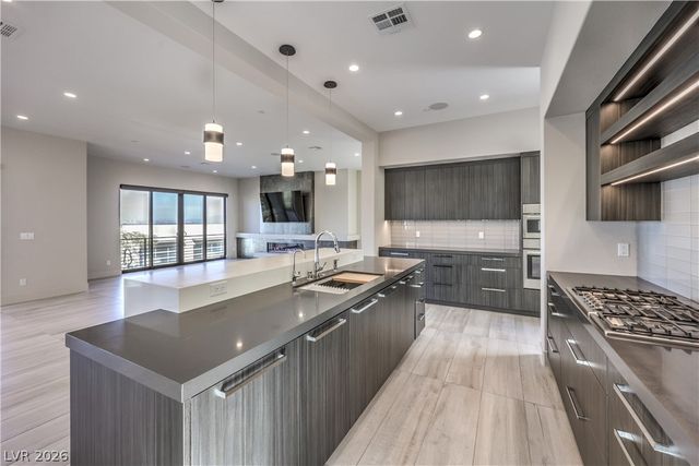 422 Tranquil Peak Court, Henderson, NV 89012