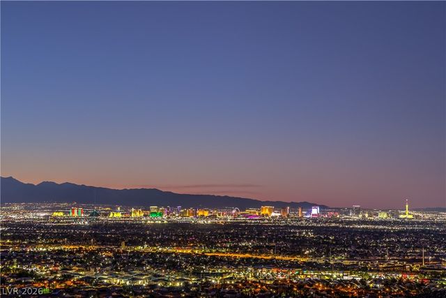 422 Tranquil Peak Court, Henderson, NV 89012