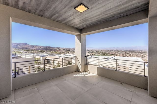 422 Tranquil Peak Court, Henderson, NV 89012
