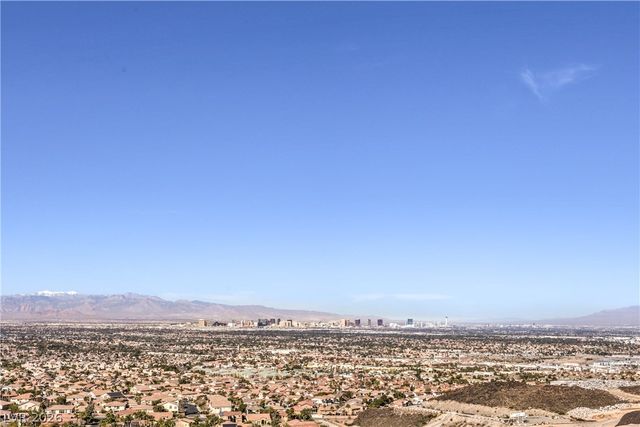 422 Tranquil Peak Court, Henderson, NV 89012