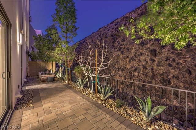 422 Tranquil Peak Court, Henderson, NV 89012