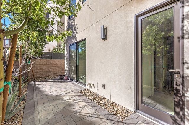 422 Tranquil Peak Court, Henderson, NV 89012