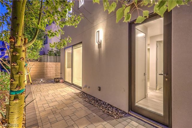 422 Tranquil Peak Court, Henderson, NV 89012