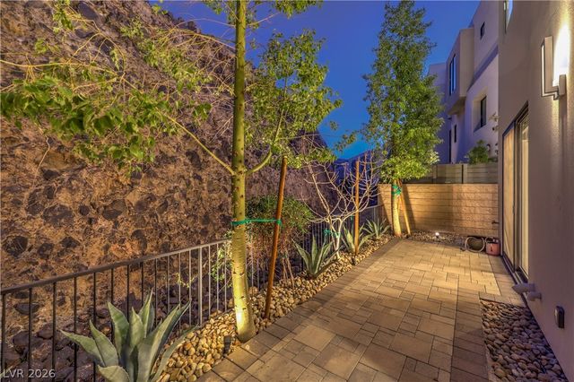 422 Tranquil Peak Court, Henderson, NV 89012