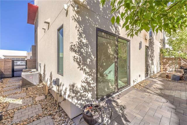 422 Tranquil Peak Court, Henderson, NV 89012