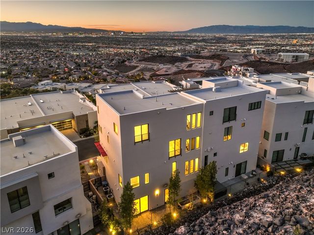 422 Tranquil Peak Court, Henderson, NV 89012