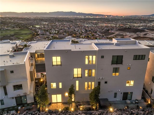 422 Tranquil Peak Court, Henderson, NV 89012