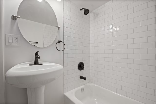 3751 N Clifton Avenue CH-1, Chicago, IL 60613