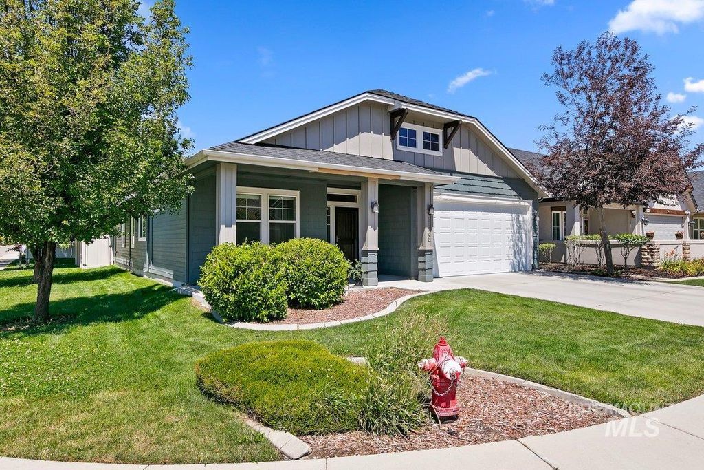1528 W Arch Rock Street, Meridian, ID 83646 photo 2