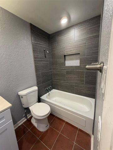 5212 Arboles Drive A, Houston, TX 77035