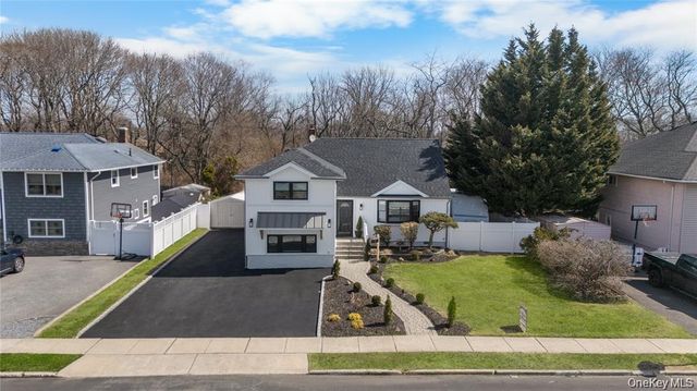 53 Elizabeth Drive, Bethpage, NY 11714