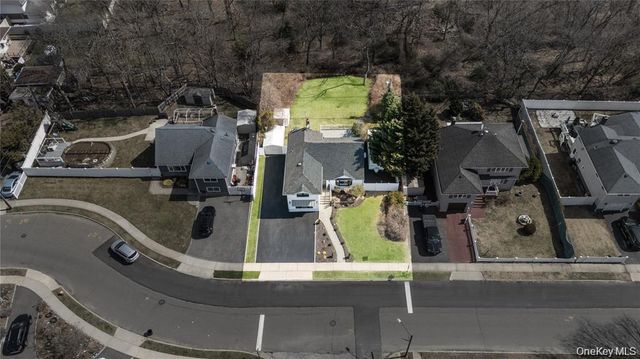 53 Elizabeth Drive, Bethpage, NY 11714