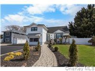 53 Elizabeth Drive, Bethpage, NY 11714