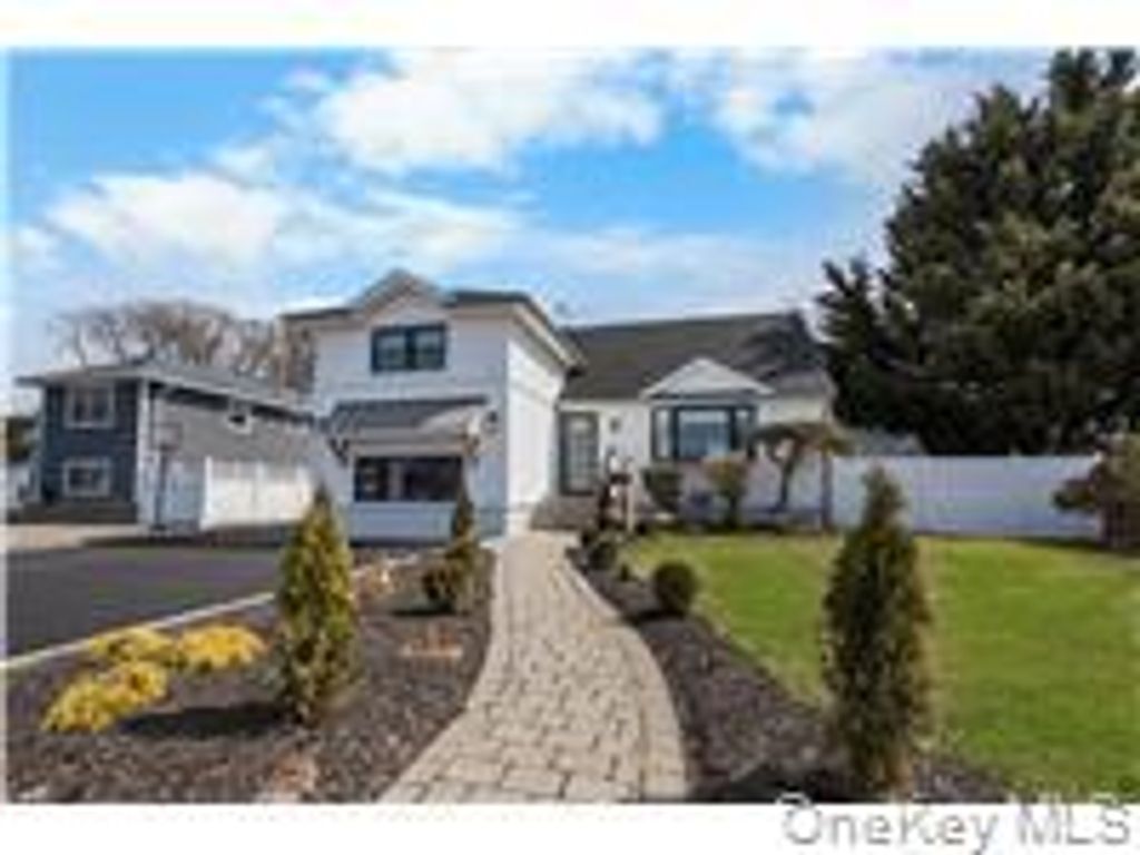 53 Elizabeth Drive, Bethpage, NY 11714