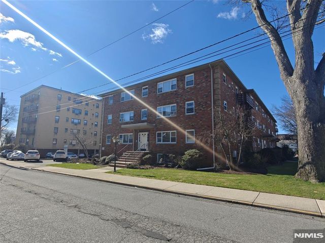 2430 8th Street 6D, Fort Lee, NJ 07024
