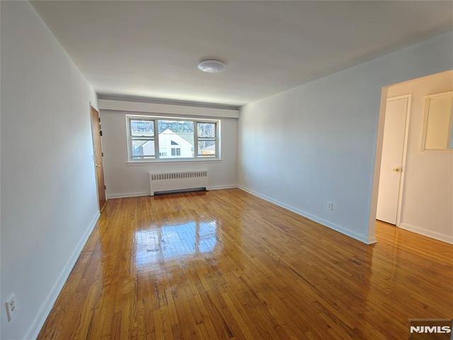 2430 8th Street 6D, Fort Lee, NJ 07024