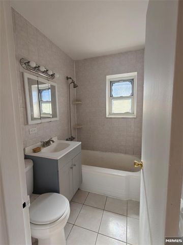 2430 8th Street 6D, Fort Lee, NJ 07024