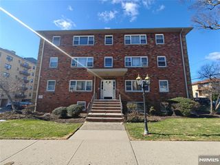 2430 8th Street 6D, Fort Lee, NJ 07024