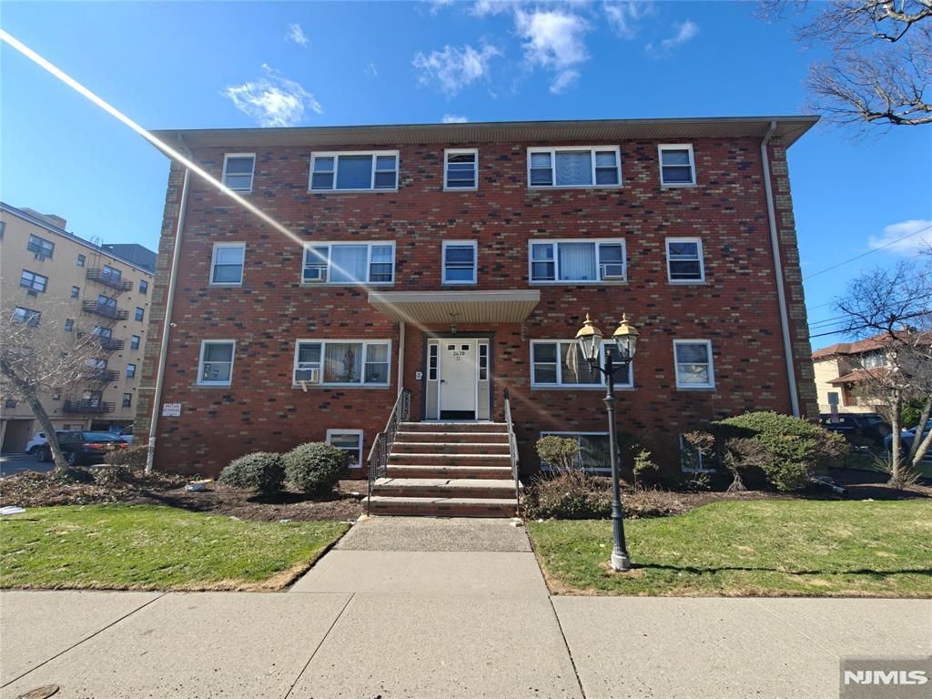 2430 8th Street 6D, Fort Lee, NJ 07024