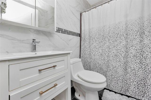 164-15 104th Road, Jamaica, NY 11433