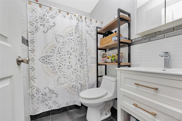 164-15 104th Road, Jamaica, NY 11433