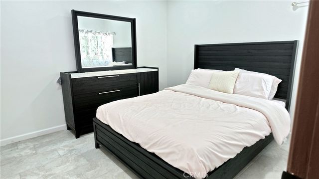 18114 Schoenborn, Northridge, CA 91325