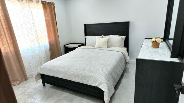 18114 Schoenborn, Northridge, CA 91325